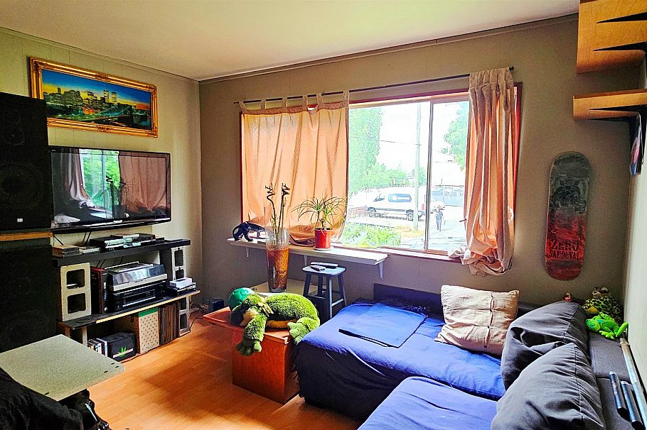 1332 E 2nd Avenue Vancouver, BC - 4