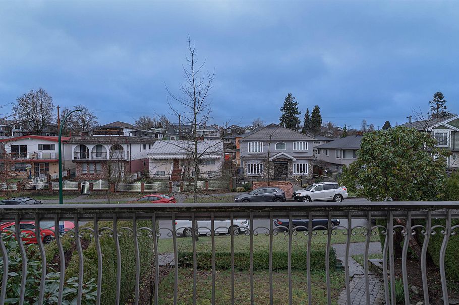 2628 E 8th Avenue Vancouver, BC - 18