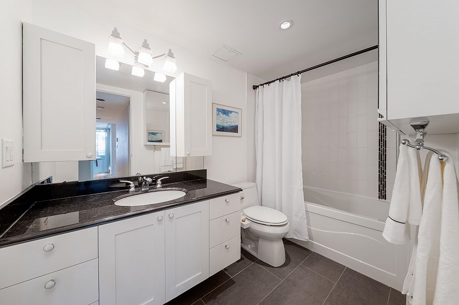 401 1406 Harwood Street Vancouver, BC - 15