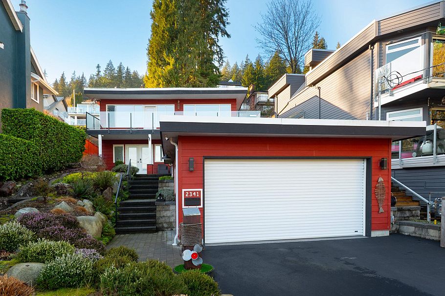 2341 Panorama Drive North Vancouver, BC - 2