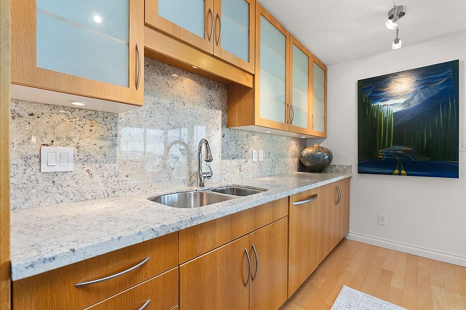 702 1311 Beach Avenue Vancouver, BC - 11