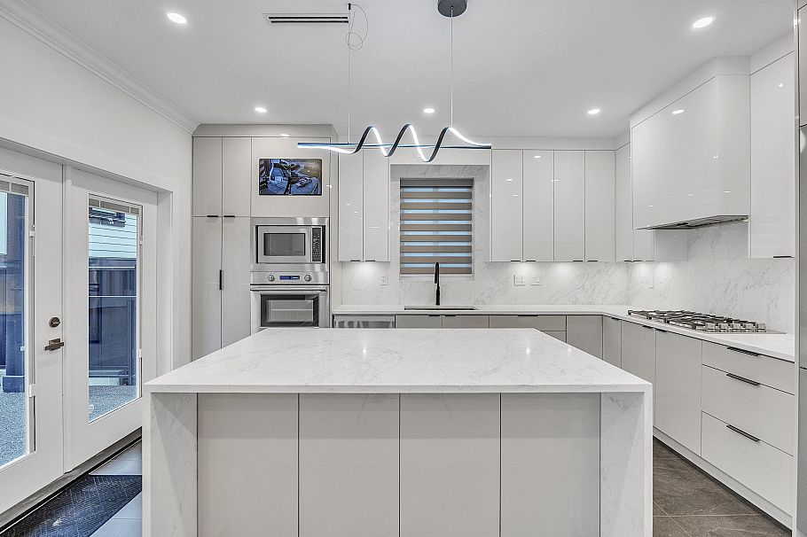 812 Montroyal Boulevard North Vancouver, BC - 9