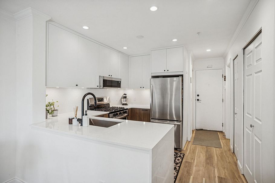 305 688 E 16th Avenue Vancouver, BC - 13