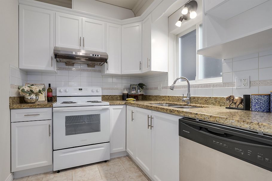 2151 Triumph Street Vancouver, BC - 11