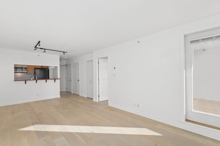 610 3660 Vanness Avenue Vancouver, BC - 5