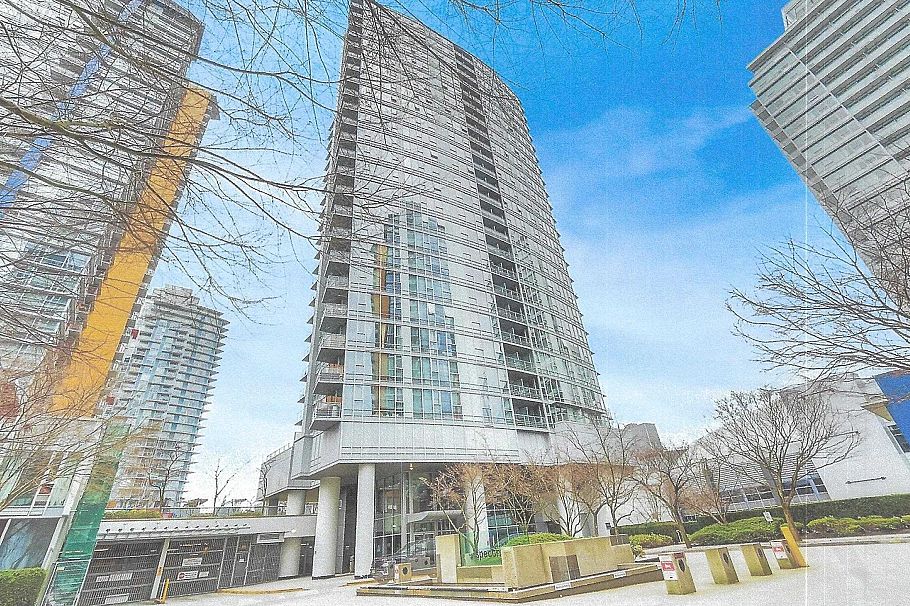 2505 131 Regiment Square Vancouver, BC - 1