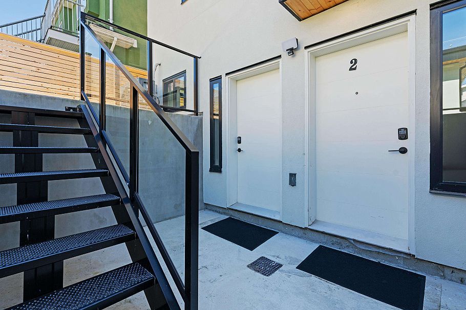 2111 E 46th Avenue Vancouver, BC - 30