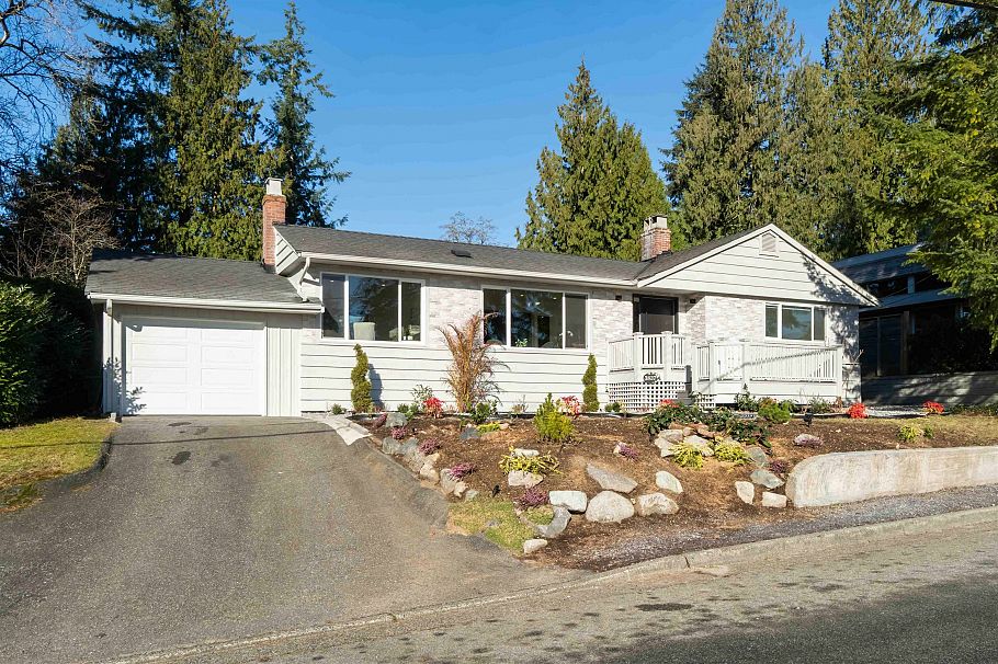 3837 Sunnycrest Drive North Vancouver, BC - 2