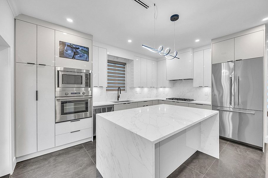 812 Montroyal Boulevard North Vancouver, BC - 10