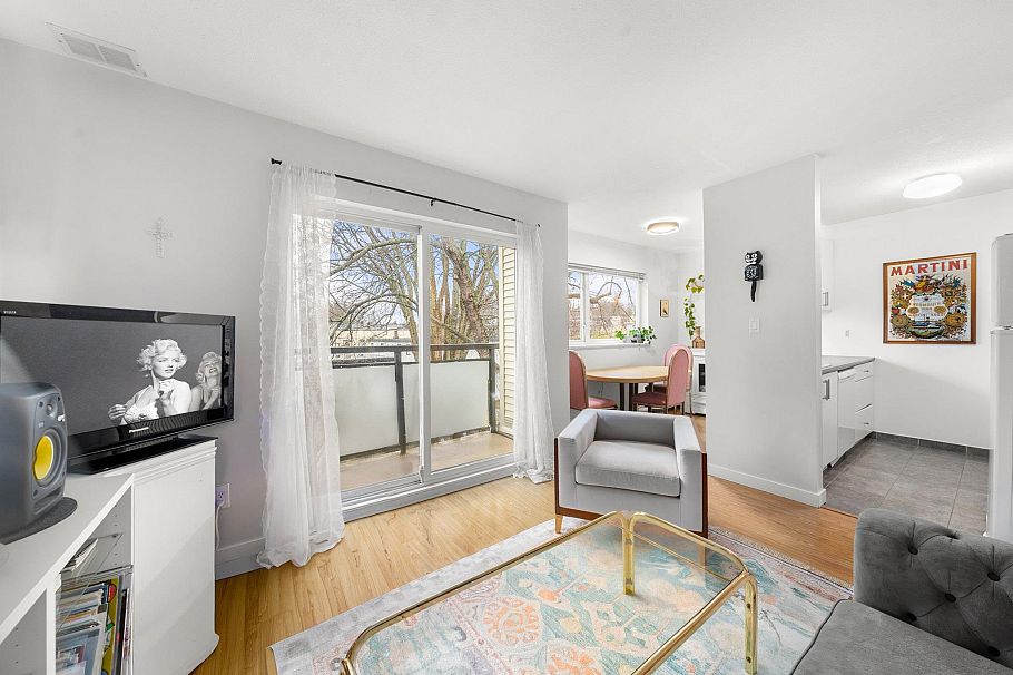 401 33 N Templeton Drive Vancouver, BC - 3