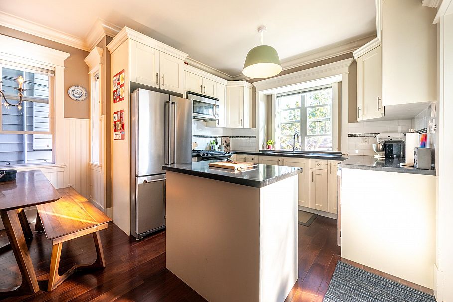 1368 E 13th Avenue Vancouver, BC - 23