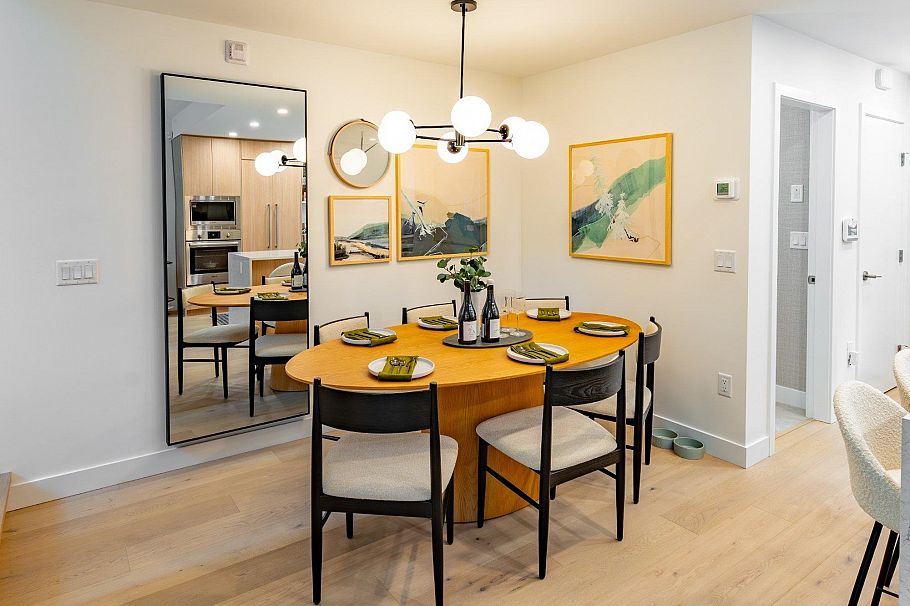 128 2050 Glenaire Drive North Vancouver, BC - 2