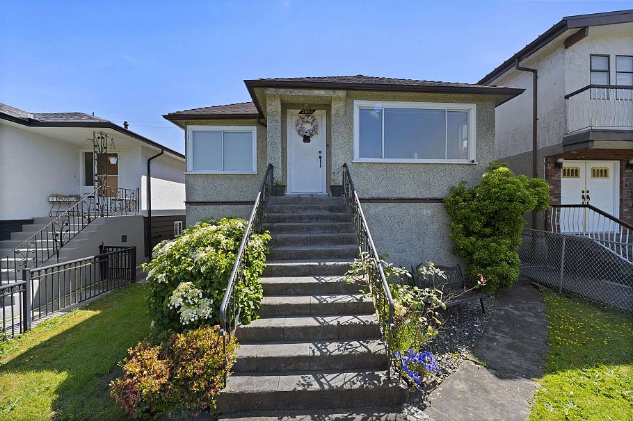 2550 Parker Street Vancouver, BC - 1