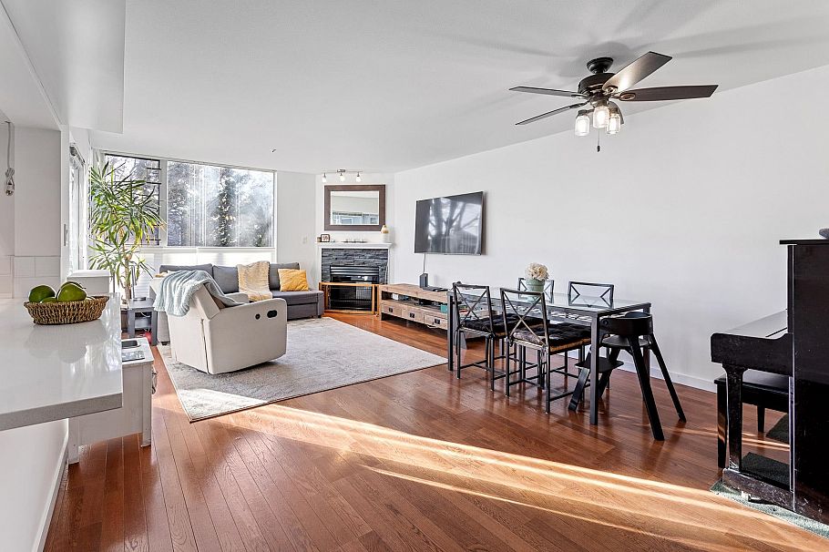 212 8460 Jellicoe Street Vancouver, BC - 5