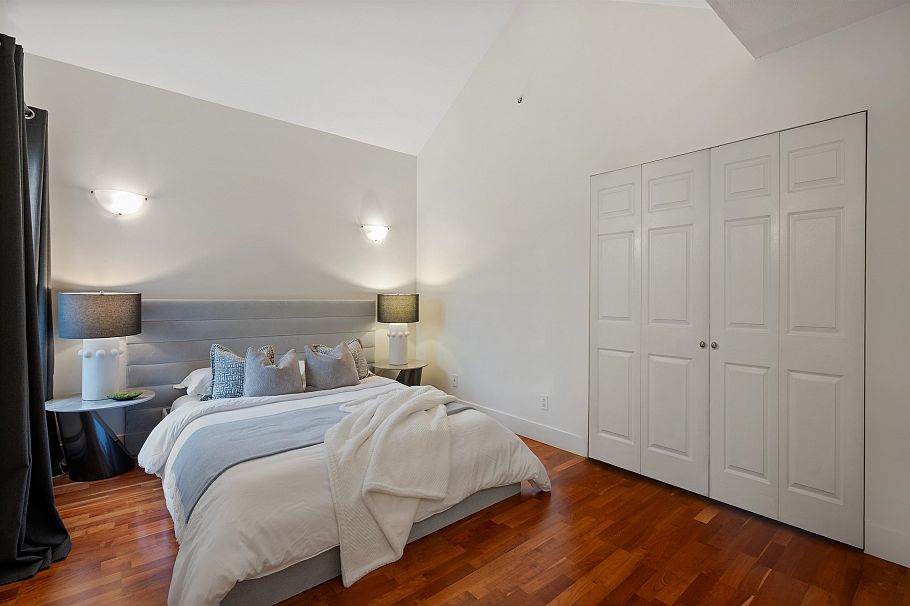 403 1623 E 2nd Avenue Vancouver, BC - 4