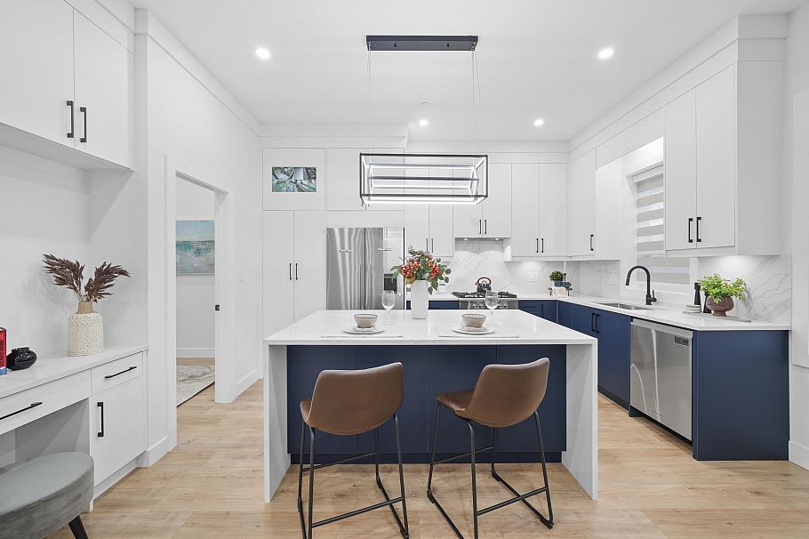 2995 E 17th Avenue Vancouver, BC - 4