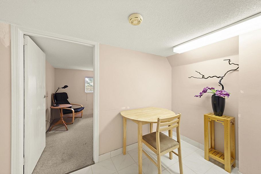 2168 Renfrew Street Vancouver, BC - 21