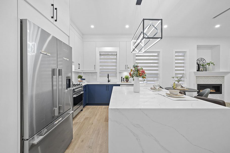 2995 E 17th Avenue Vancouver, BC - 3