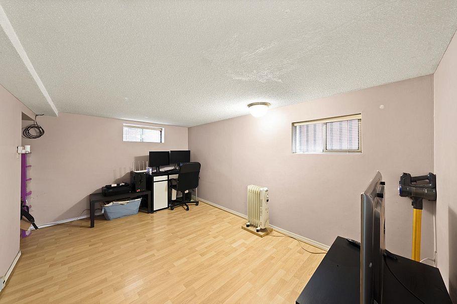 2168 Renfrew Street Vancouver, BC - 17