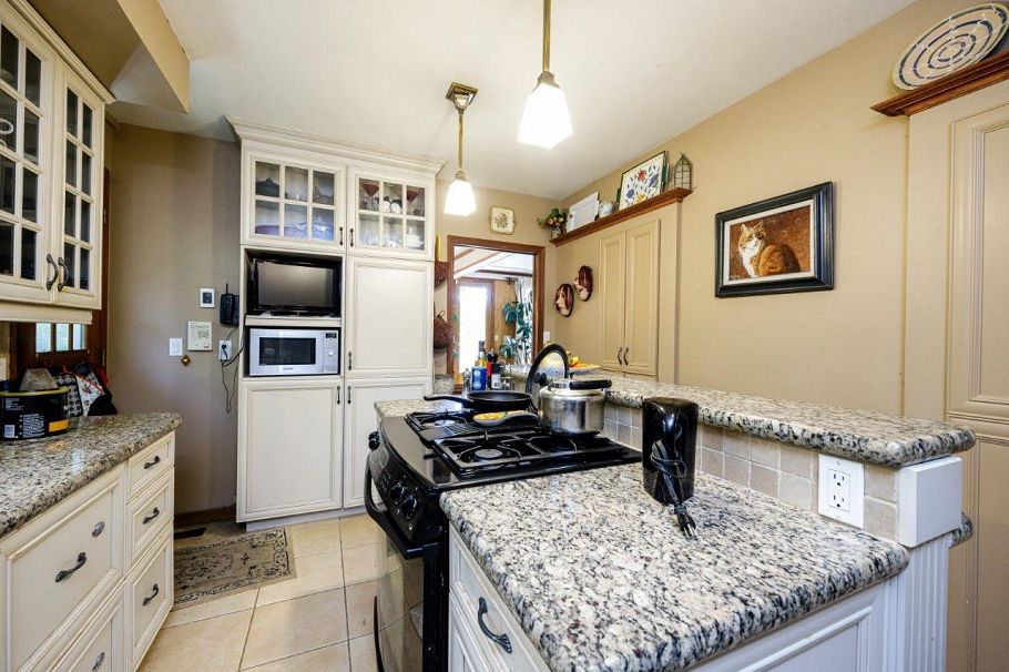 368 E Kings Road North Vancouver, BC - 8