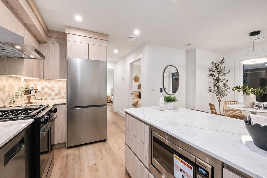 4 2667 E Pender Street Vancouver, BC - 14