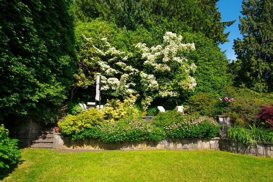 530 E Queens Road North Vancouver, BC - 35