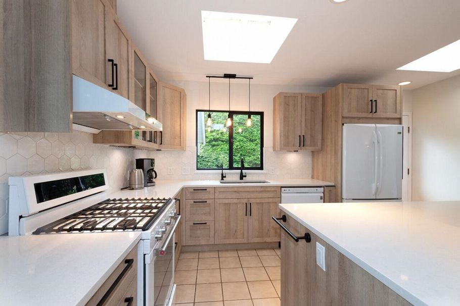 530 E Queens Road North Vancouver, BC - 7