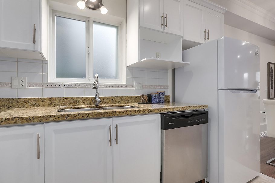 2151 Triumph Street Vancouver, BC - 12