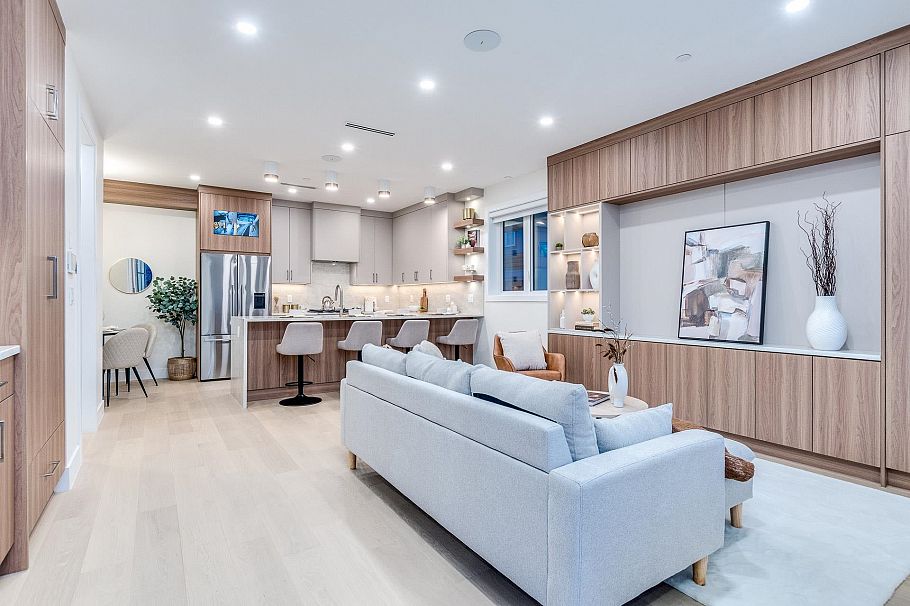 1 2943 E 44th Avenue Vancouver, BC - 5