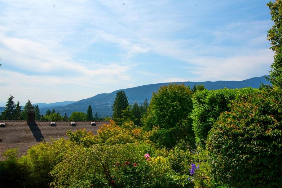 530 E Queens Road North Vancouver, BC - 39