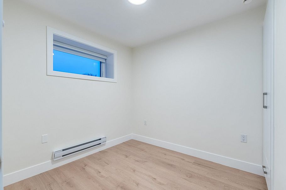 1 2943 E 44th Avenue Vancouver, BC - 30