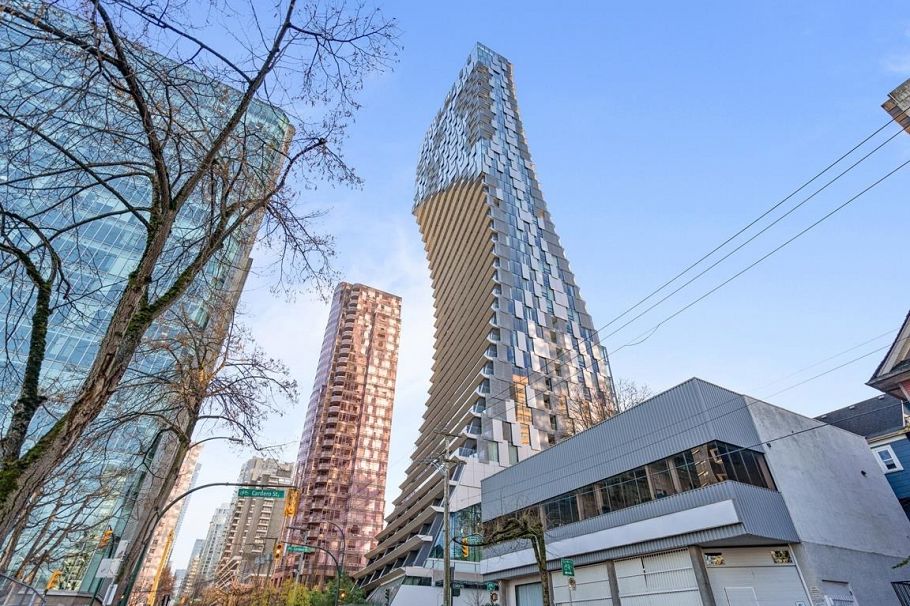 802 1568 Alberni Street Vancouver, BC - 1