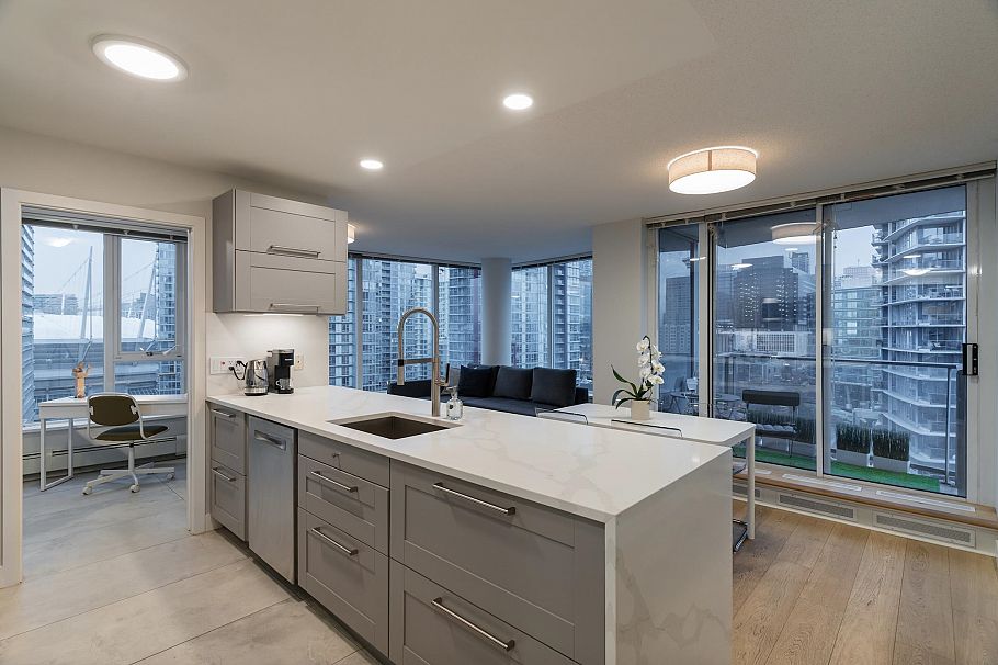 2107 689 Abbott Street Vancouver, BC - 1