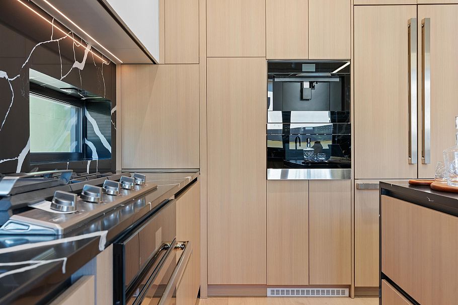 2111 E 46th Avenue Vancouver, BC - 9