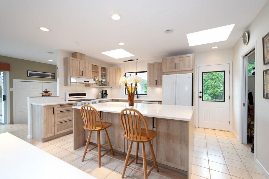 530 E Queens Road North Vancouver, BC - 9