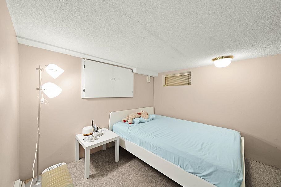 2168 Renfrew Street Vancouver, BC - 20