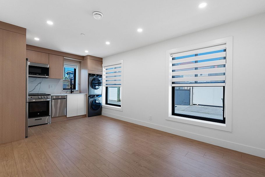 2111 E 46th Avenue Vancouver, BC - 37