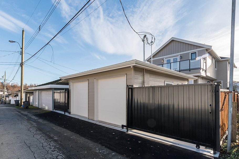 1 2943 E 44th Avenue Vancouver, BC - 36