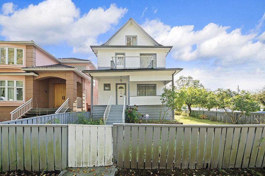 2604 E 19th Avenue Vancouver, BC - 1