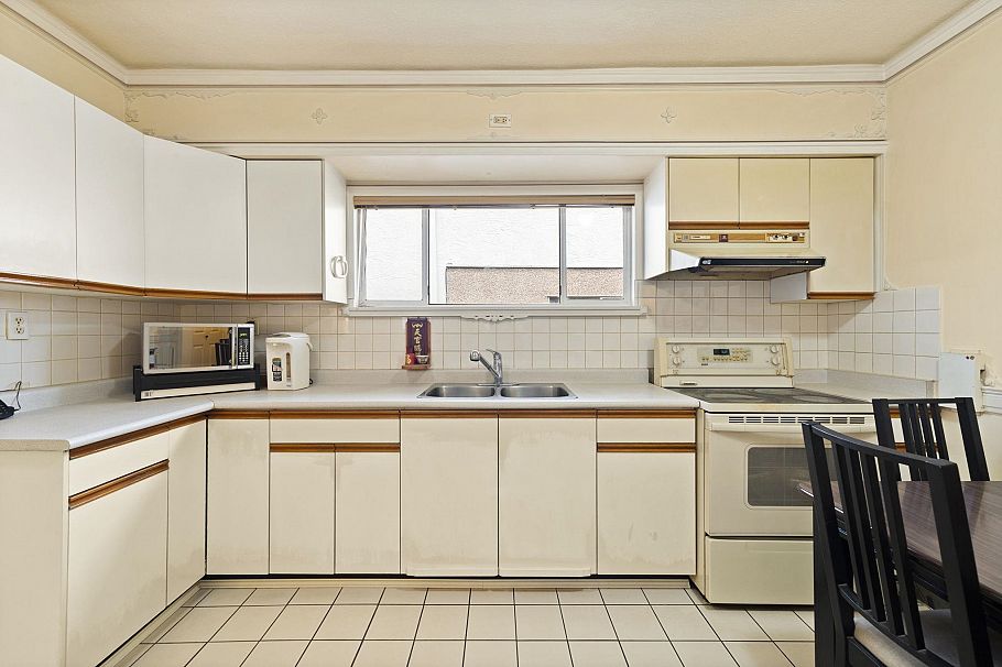 2168 Renfrew Street Vancouver, BC - 14