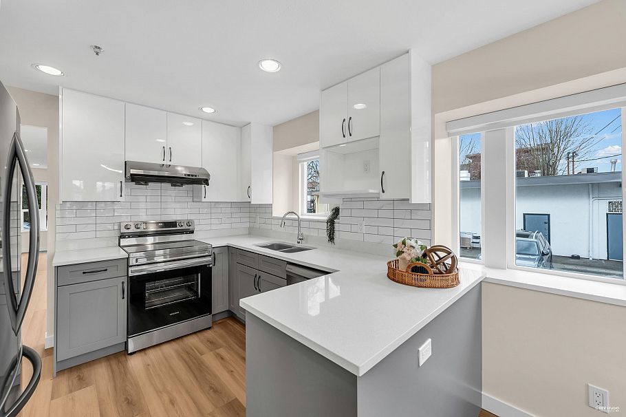 719 E 27th Avenue Vancouver, BC - 8