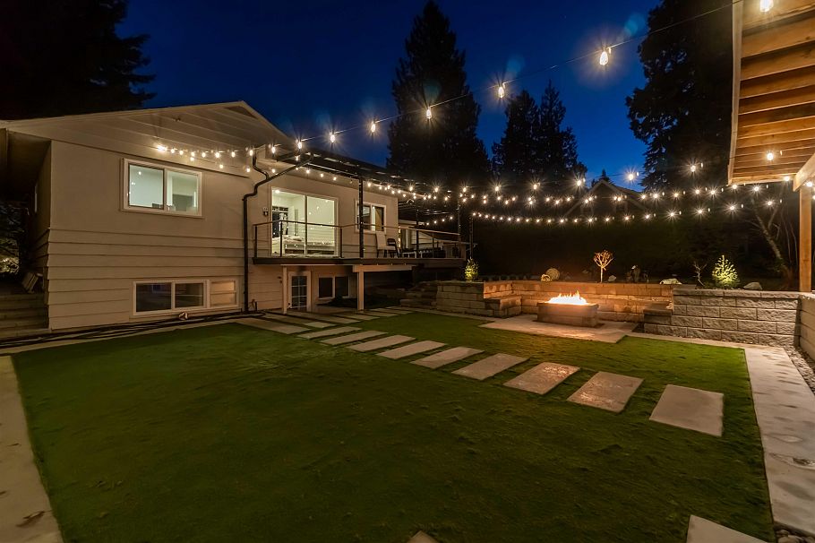 3837 Sunnycrest Drive North Vancouver, BC - 38