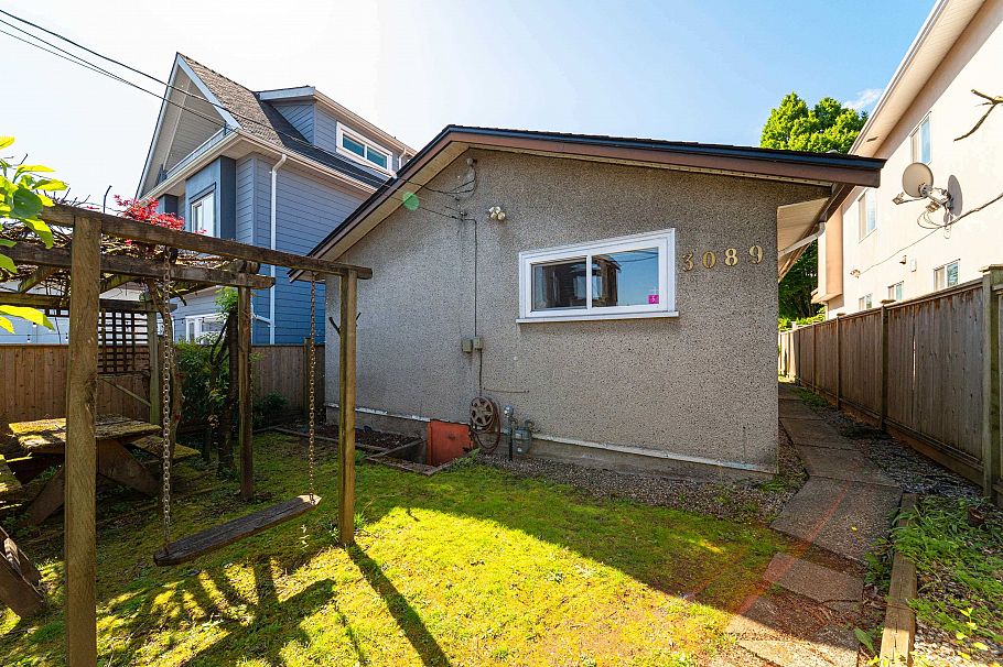 3089 E 1st Avenue Vancouver, BC - 20