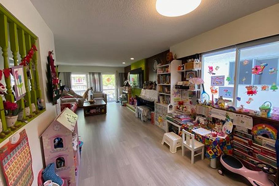 2086 E 40th Avenue Vancouver, BC - 2