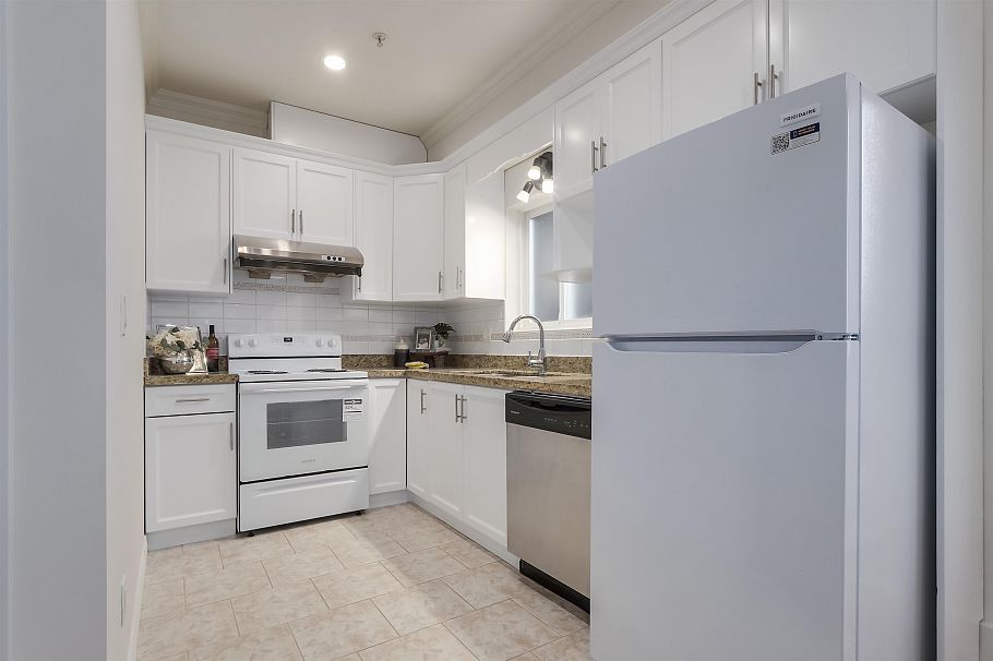 2151 Triumph Street Vancouver, BC - 10