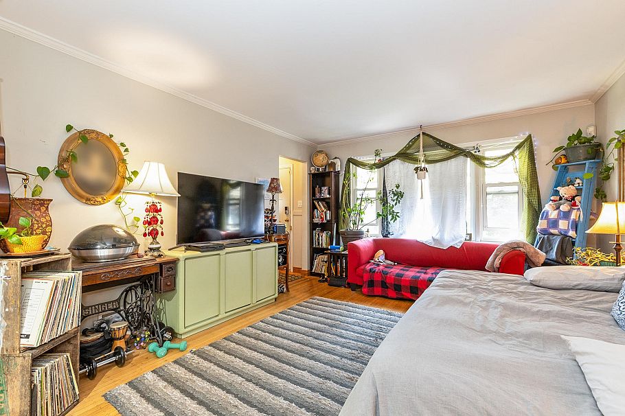 1341 E 29th Avenue Vancouver, BC - 2