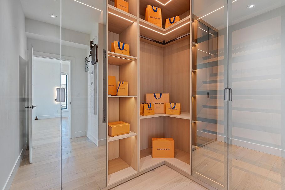 2111 E 46th Avenue Vancouver, BC - 18