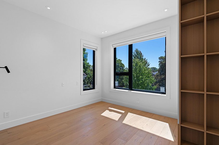 2111 E 46th Avenue Vancouver, BC - 20