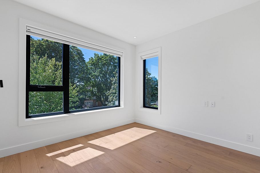 2111 E 46th Avenue Vancouver, BC - 21