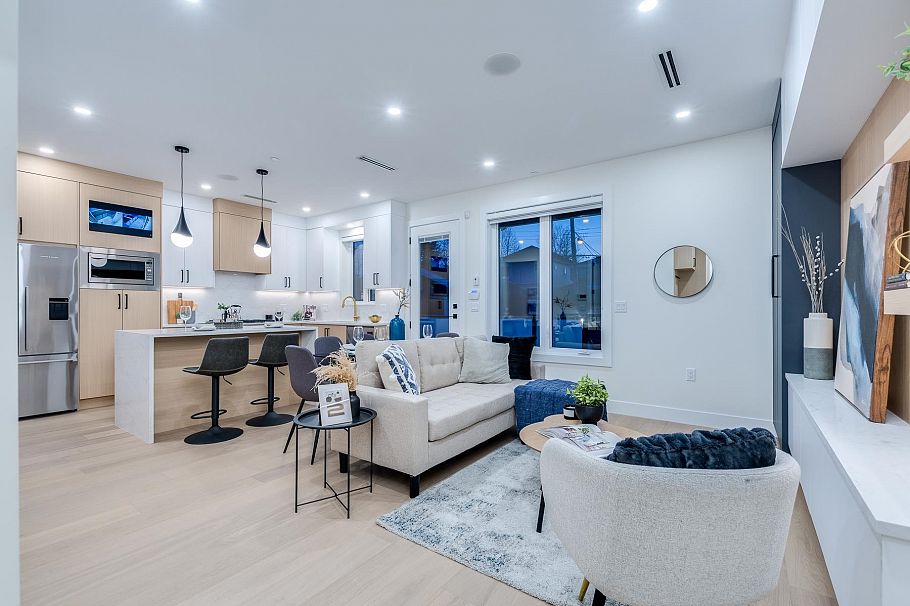 1 5459 Rhodes Street Vancouver, BC - 2